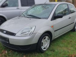 Silber Gebraucht 2004 Ford Fiesta Kleinwagen | 1.799 €