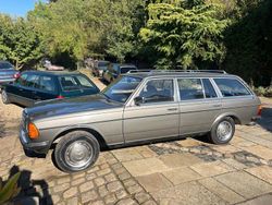 Silber Gebraucht 1983 Mercedes 200 Kombi | 14.800 €