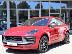 Karminrot Gebraucht 2023 Porsche Macan Turbo Chrono SUV | 69.900 €