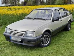 Beige Gebraucht 1987 Opel Ascona Limousine | 3.350 €