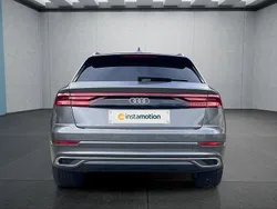 Grau Gebraucht 2019 Audi Q8 SUV | 52.299 € (Guter Preis)