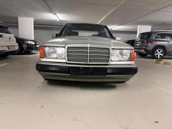 Silber Gebraucht 1992 Mercedes 200 Limousine | 1.995 €