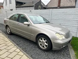 Grau Gebraucht 2004 Mercedes C200 Limousine | 2.300 € (Teuer)