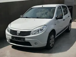 Weiß Gebraucht 2009 Dacia Sandero Essentiel Kleinwagen | 2.450 € (Fairer Preis)