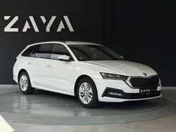 Weiß Gebraucht 2021 Skoda Octavia Ambition Kombi | 16.950 € (Guter Preis)