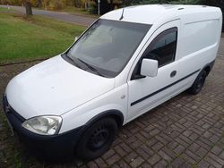 Weiß Gebraucht 2010 Opel Combo Van / Kleinbus | 2.850 € (Fairer Preis)