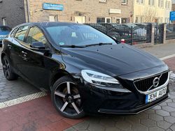 Schwarz Gebraucht 2019 Volvo V40 Momentum Limousine | 11.900 € (Fairer Preis)