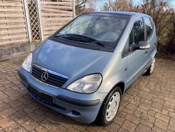 Blau Gebraucht 2003 Mercedes A140 Kleinwagen | 880 €
