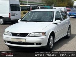 Weiß Gebraucht 1999 Opel Vectra Edition Limousine | 2.999 € (Teuer)