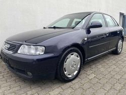 Dunkelblau Gebraucht 2001 Audi A3 Attraction Limousine | 3.990 €