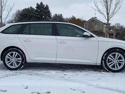 Weiß Gebraucht 2020 Skoda Superb Active Kombi | 16.350 € (Superpreis)