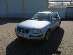 Blau Gebraucht 2001 VW Passat Trendline Kombi | 1.000 € (Guter Preis)
