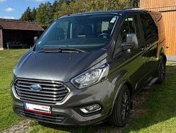Grau Gebraucht 2018 Ford Tourneo Custom Van / Kleinbus | 28.600 € (Teuer)