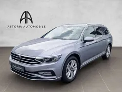 Silber Gebraucht 2023 VW Passat Elegance Kombi | 30.880 € (Fairer Preis)