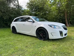 Weiß Gebraucht 2011 Opel Insignia OPC Kombi | 12.000 €