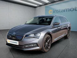 Grau Gebraucht 2022 Skoda Superb Kombi | 30.499 € (Etwas zu teuer)