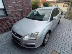Grau Gebraucht 2007 Ford Focus Style Kombi | 2.400 € (Fairer Preis)