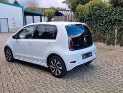 Pure white Gebraucht 2021 VW e-up! Active Kleinwagen | 10.897 € (Fairer Preis)