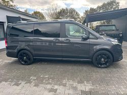 Grau Gebraucht 2023 Mercedes V300 AMG Van / Kleinbus | 72.222 € (Teuer)