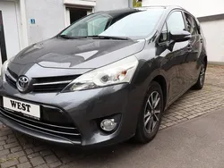 Grau Gebraucht 2015 Toyota Verso Skyview Edition Van / Kleinbus | 8.790 € (Fairer Preis)