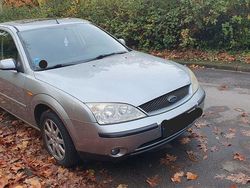Silber Gebraucht 2002 Ford Mondeo Futura Limousine | 2.500 € (Etwas zu teuer)