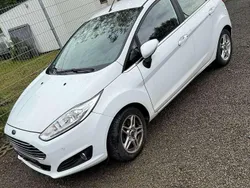 Weiß Gebraucht 2015 Ford Fiesta Titanium Kleinwagen | 8.100 € (Fairer Preis)