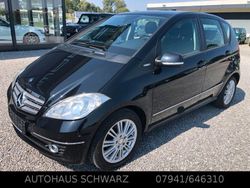 Kosmosschwarz metalliclack Gebraucht 2009 Mercedes A180 Elegance Limousine | 15.450 €