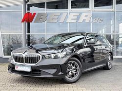 Saphirschwarz Gebraucht 2024 BMW 520 Sport Line Kombi | 44.690 € (Superpreis)