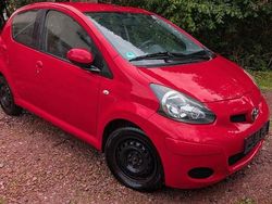 Rot Gebraucht 2011 Toyota Aygo Kleinwagen | 4.900 € (Etwas zu teuer)