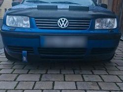 Blau Gebraucht 2002 VW Bora Limousine | 1.300 € (Fairer Preis)