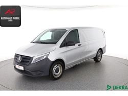 Silber (metallic) Gebraucht 2021 Mercedes Vito Van / Kleinbus | 22.879 € (Superpreis)