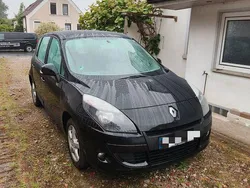 Schwarz Gebraucht 2010 Renault Scénic III Dynamique Van / Kleinbus | 5.500 € (Etwas zu teuer)