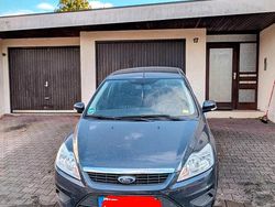 Grau Gebraucht 2010 Ford Focus Kombi | 3.900 € (Fairer Preis)