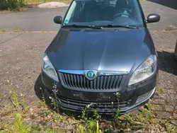 Grau Gebraucht 2011 Skoda Fabia Kleinwagen | 3.900 € (Fairer Preis)