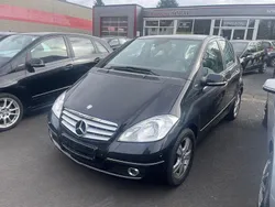 Kosmosblack met. Gebraucht 2011 Mercedes A180 Avantgarde Limousine | 7.800 € (Fairer Preis)