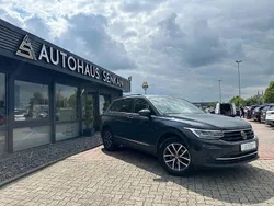 Grau Gebraucht 2023 VW Tiguan Life SUV | 24.990 € (Superpreis)
