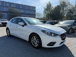 Weiß Gebraucht 2016 Mazda 3 Limousine | 8.250 €