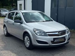Silber Gebraucht 2009 Opel Astra Limousine | 3.990 € (Teuer)