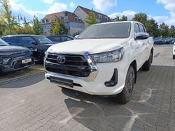 Super (pure) white ii Gebraucht 2024 Toyota HiLux Comfort Abholung | 46.900 € (Etwas zu teuer)