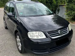 Schwarz Gebraucht 2006 VW Touran Van / Kleinbus | 2.400 € (Fairer Preis)