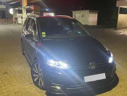 Schwarz Gebraucht 2019 VW Touran Highline Van / Kleinbus | 21.999 € (Superpreis)