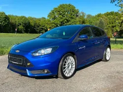 Performanceblau metallic (metallic) Gebraucht 2014 Ford Focus ST Limousine | 9.490 € (Fairer Preis)