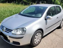 Silber Gebraucht 2004 VW Golf IV Trendline Kleinwagen | 2.000 € (Etwas zu teuer)