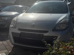 Silber Gebraucht 2009 Renault Clio II Limousine | 1.800 €