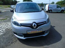 Platingrau Gebraucht 2013 Renault Scénic III Bose Edition Van / Kleinbus | 6.999 € (Etwas zu teuer)