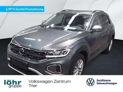 Indiumgrau metallic Gebraucht 2024 VW T-Roc Life SUV | 23.980 € (Fairer Preis)
