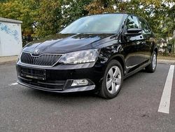 Schwarz Gebraucht 2015 Skoda Fabia Kleinwagen | 8.900 €