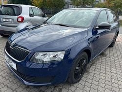 Blau Gebraucht 2015 Skoda Octavia Active Kombi | 3.980 € (Fairer Preis)