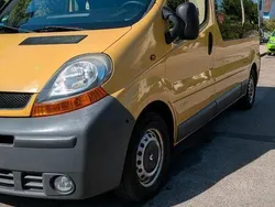 Gelb Gebraucht 2005 Renault Traffic Van / Kleinbus | 8.000 €