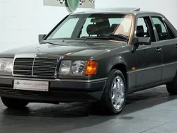 Grau Gebraucht 1990 Mercedes E250 Limousine | 26.900 €